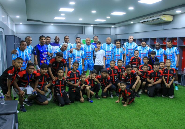 FRIOCAR HN participa como patrocinador en el partido benéfico Leyendas de Honduras vs. Fundación Corriendo Hacia Jesús en el Estadio Olímpico Metropolitano de San Pedro Sula.