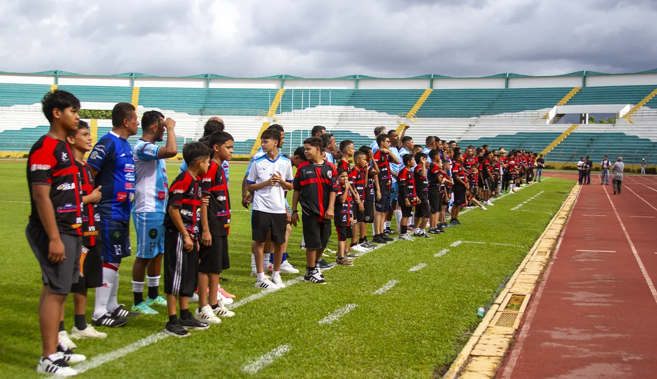 FRIOCAR HN participa en el partido benéfico Leyendas de Honduras y Fundación Corriendo Hacia Jesús