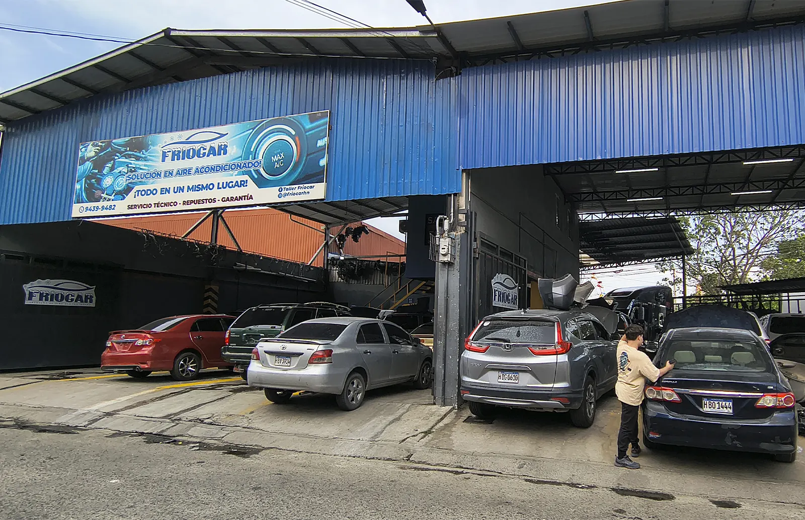 Taller de servicio técnico automotriz de Friocar HN en San Pedro Sula